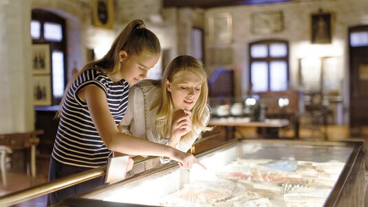 Bild Museum zwei Frauen